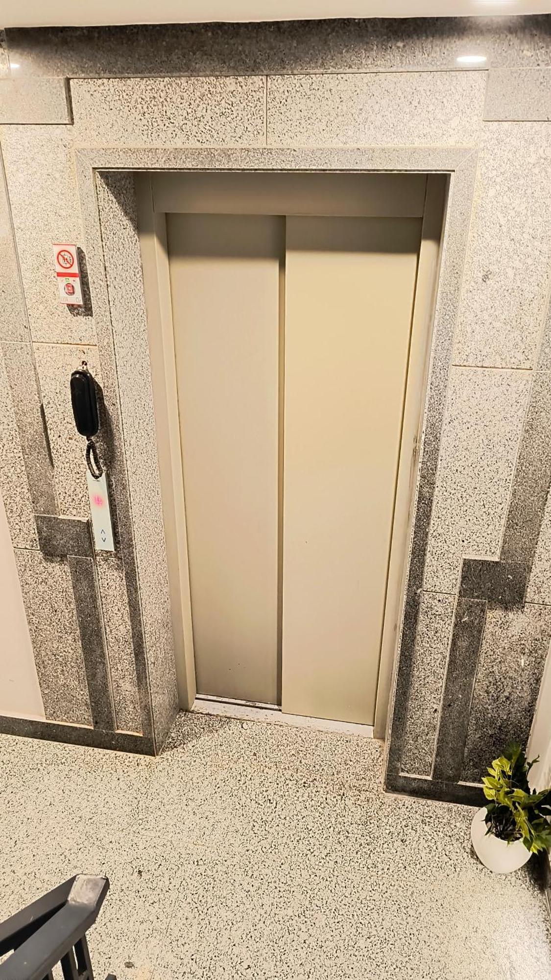 Hotel Gianmala Residency South Extension Near Aiims Delhi Nowe Delhi Zewnętrze zdjęcie